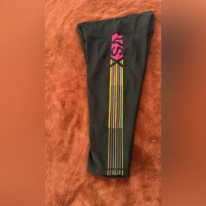 Victoria’s Secret cropped leggings 💙💕